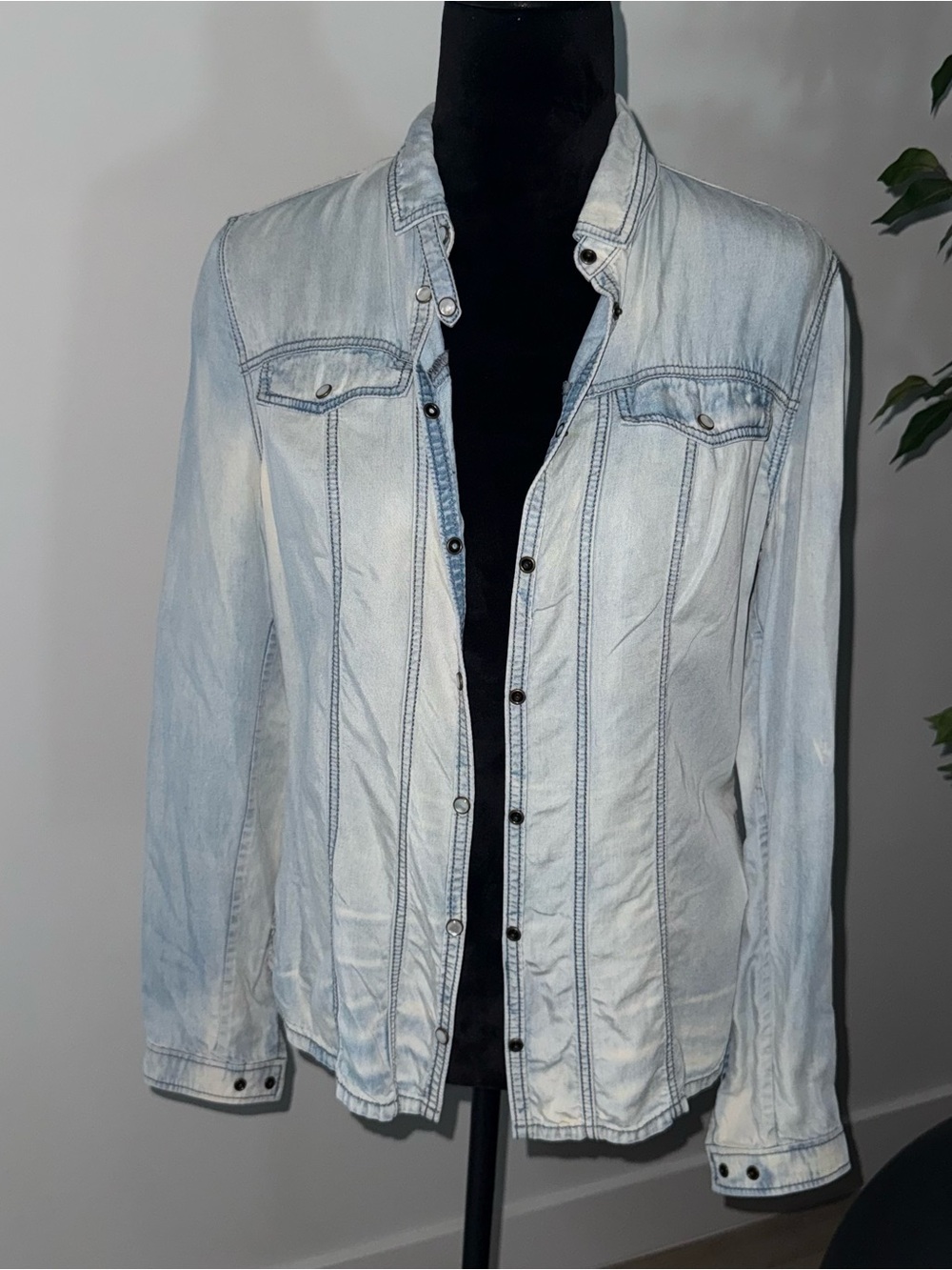 Burberry Woman’s Blue Denim Long Sleeve Button-Up Shirt w/ Pockets Size M